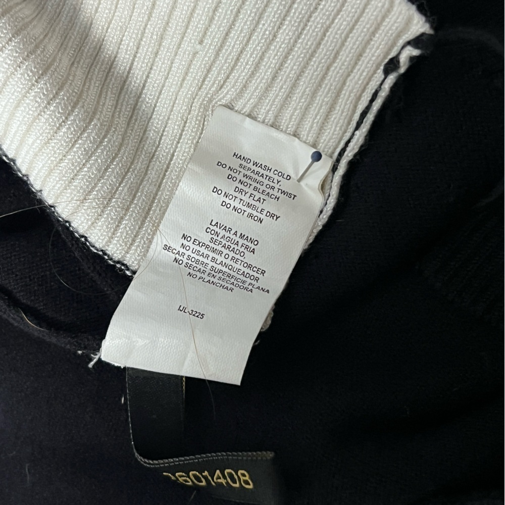 JEANS by BUFFALO Black and white color block V‎ neck sweater size S. - Picture 10 of 12